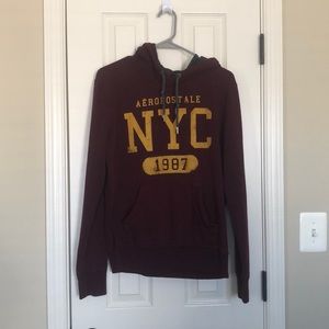 burgundy men’s sweatshirt